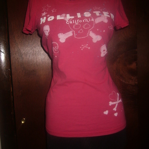 Hollister Medium Pink w Skulls is being swapped online for free