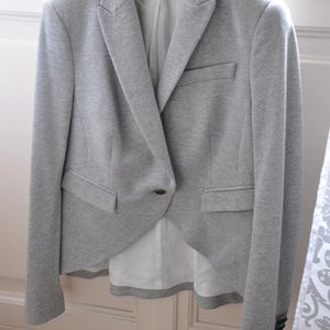 Zara grey blazer new without tag is being swapped online for free