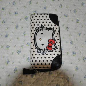 Hello Kitty Wallet (Sanrio original) is being swapped online for free