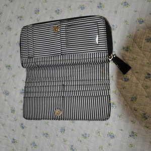 Hello Kitty Wallet (Sanrio original) is being swapped online for free