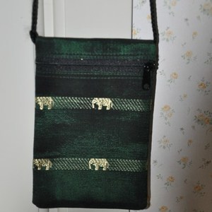 Ethnic shoulder bag is being swapped online for free