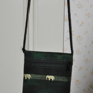 Ethnic shoulder bag is being swapped online for free