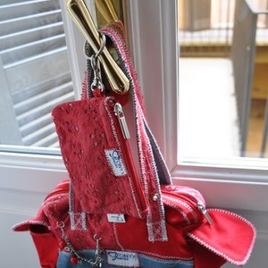 Onyx Bag + purse in red and blue jeans is being swapped online for free