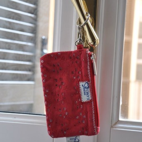 Onyx Bag + purse in red and blue jeans is being swapped online for free