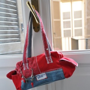 Onyx Bag + purse in red and blue jeans is being swapped online for free