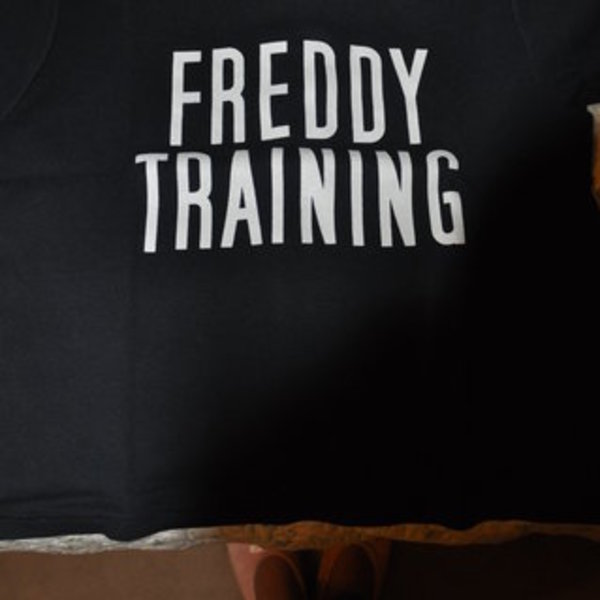 Short tee freddy training in blue navy is being swapped online for free
