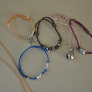 Necklace and bracelets is being swapped online for free