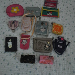 Wallets, purses, phone holder is being swapped online for free