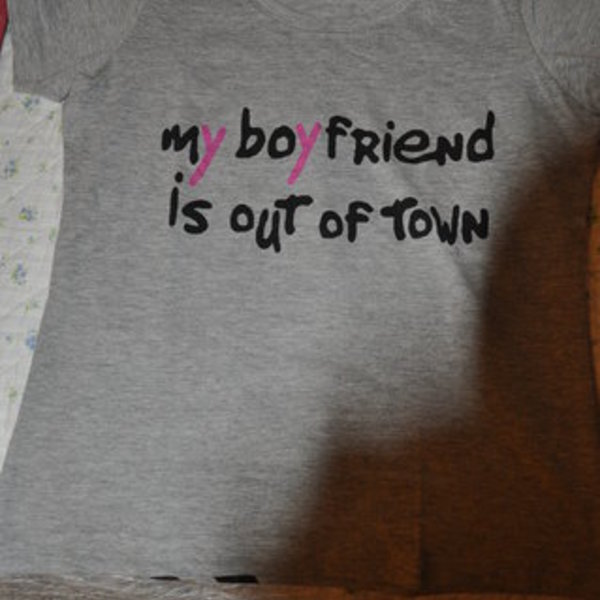 My boyfriend is out of town grey tee is being swapped online for free