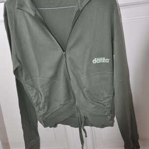 Green sweatshirt is being swapped online for free