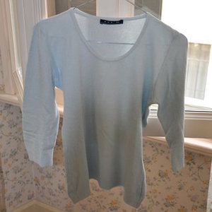 Blue sweatshirt in cotton is being swapped online for free