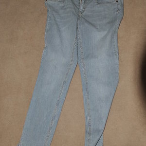 H&M cute looks like vintage pants is being swapped online for free