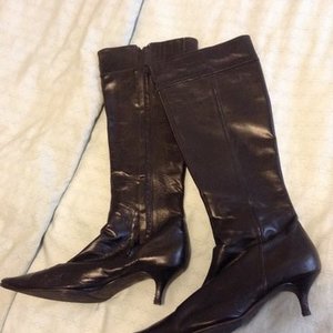 Banana Republic pointy boots 8.5 is being swapped online for free