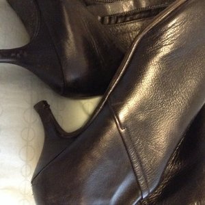 Banana Republic pointy boots 8.5 is being swapped online for free