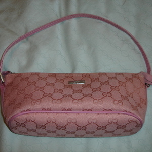 Faux Gucci Purse is being swapped online for free