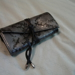 Makeup brush organizer is being swapped online for free