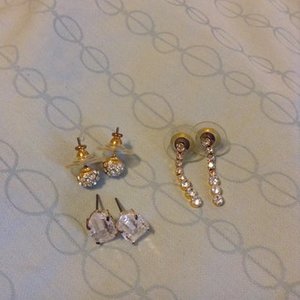 Crystal earrings is being swapped online for free