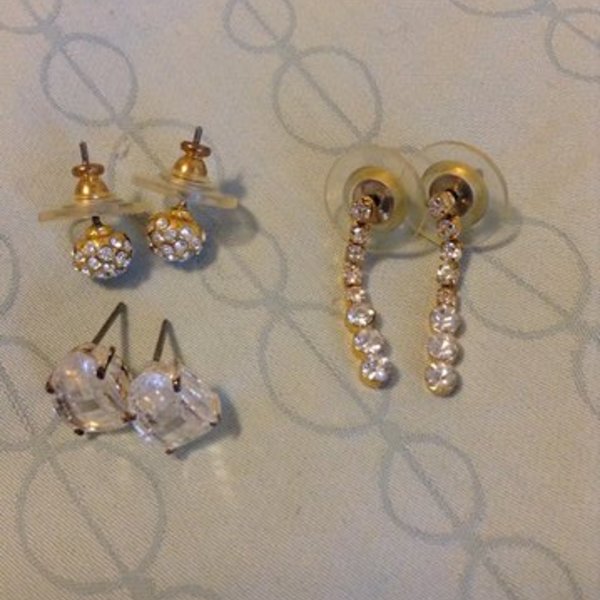 Crystal earrings is being swapped online for free