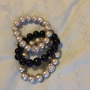 Glam stretch bracelets is being swapped online for free