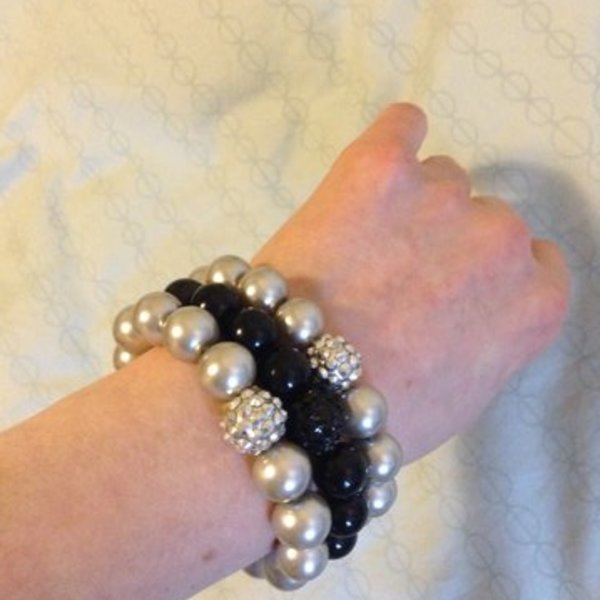 Glam stretch bracelets is being swapped online for free