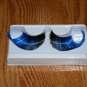 Funky Fake Eyelashes is being swapped online for free