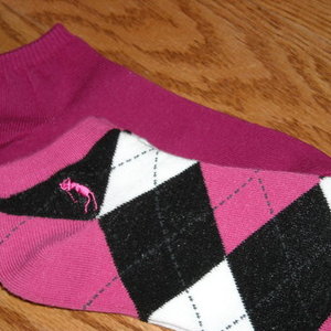 Aero & Izod Socks is being swapped online for free