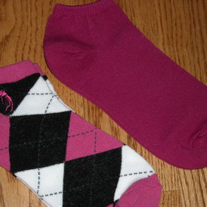 Aero & Izod Socks is being swapped online for free