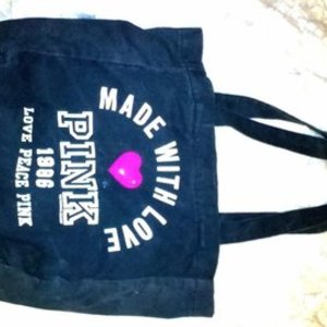 victorias secret pink bag is being swapped online for free