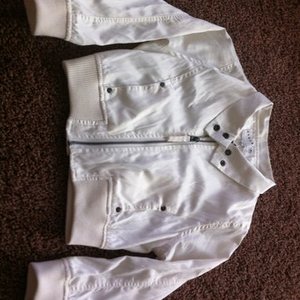 Nice White Crop Jacket Size Small is being swapped online for free
