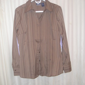 Brown button up shirt M is being swapped online for free