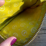 PINK Coin Purse/Wristlet is being swapped online for free