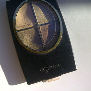 Makeup is being swapped online for free