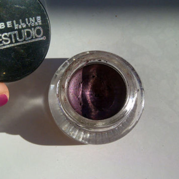 Makeup is being swapped online for free