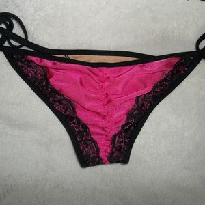 hot pink/ black lace hott bikini! is being swapped online for free