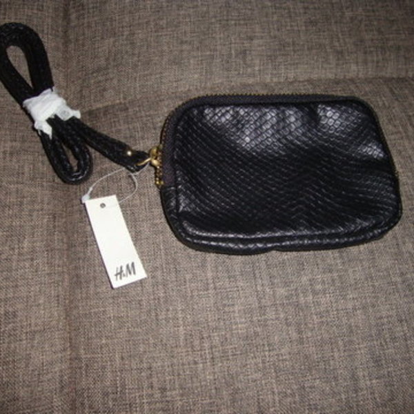NWT H&M Change Purse is being swapped online for free