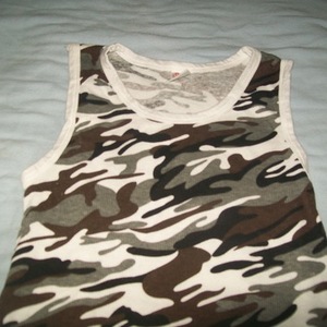 Sophia M/L Tank Top is being swapped online for free