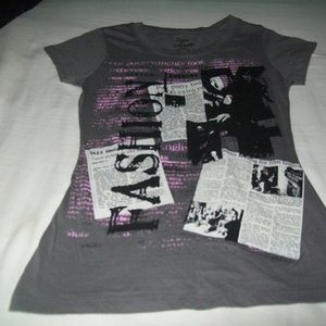 Zoey Beth Medium Grey Shirt is being swapped online for free