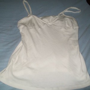 No Boundaries White Tank Large is being swapped online for free