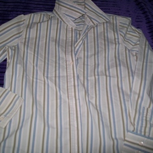 Old Navy Top Medium in adults is being swapped online for free