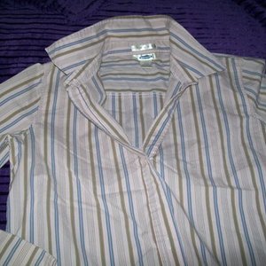 Old Navy Top Medium in adults is being swapped online for free