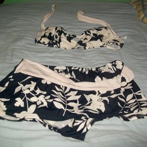 Sand N Sun Large Bathing Suit is being swapped online for free