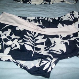 Sand N Sun Large Bathing Suit is being swapped online for free