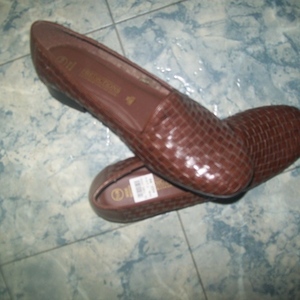 Predictions Shoes Leather 7.5 Wide is being swapped online for free