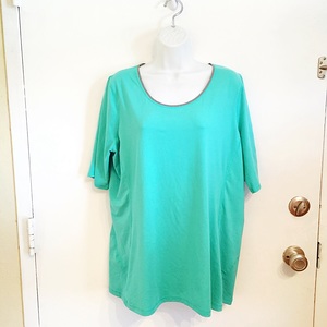 Plus Size Teal Workout Top is being swapped online for free