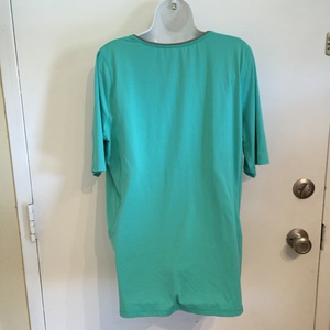 Plus Size Teal Workout Top is being swapped online for free