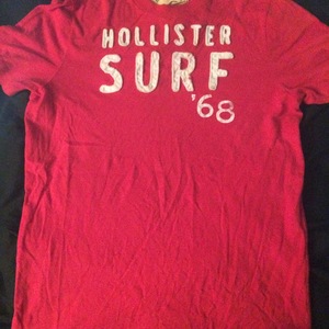 Men's Red Hollister Tee is being swapped online for free