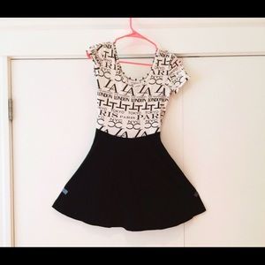 Black and White Dress is being swapped online for free