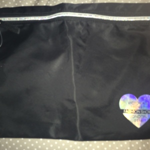 VS makeup Bag is being swapped online for free