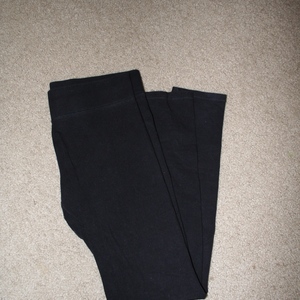Hue Black Leggings Size M is being swapped online for free