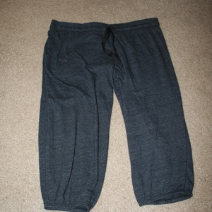 Under Armour Capri Joggers Size L is being swapped online for free